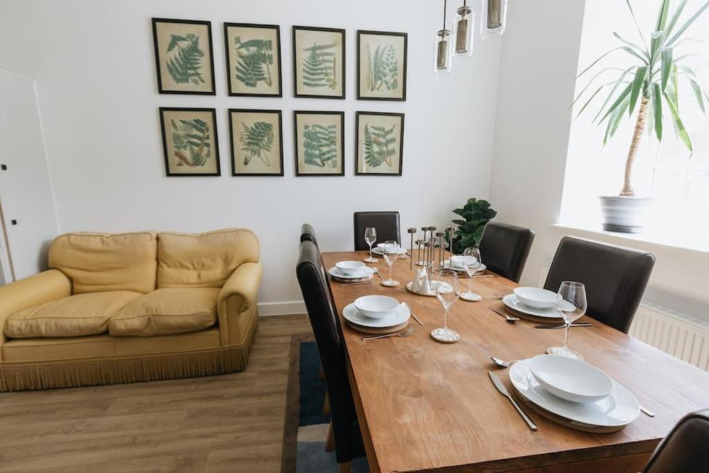 Bobbin Row - Grade 2 Listed Property With A Beautiful Design With Access To Leeds Leeds  Extérieur photo