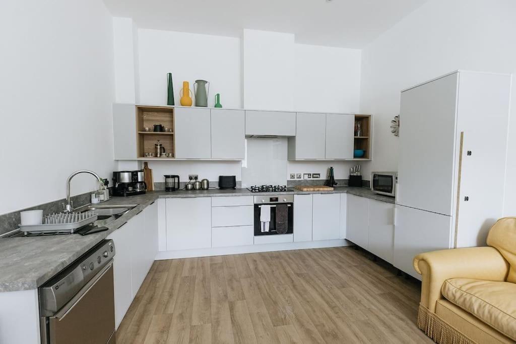Bobbin Row - Grade 2 Listed Property With A Beautiful Design With Access To Leeds Leeds  Extérieur photo