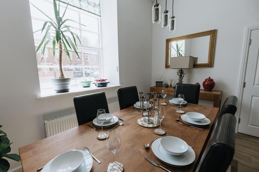 Bobbin Row - Grade 2 Listed Property With A Beautiful Design With Access To Leeds Leeds  Extérieur photo