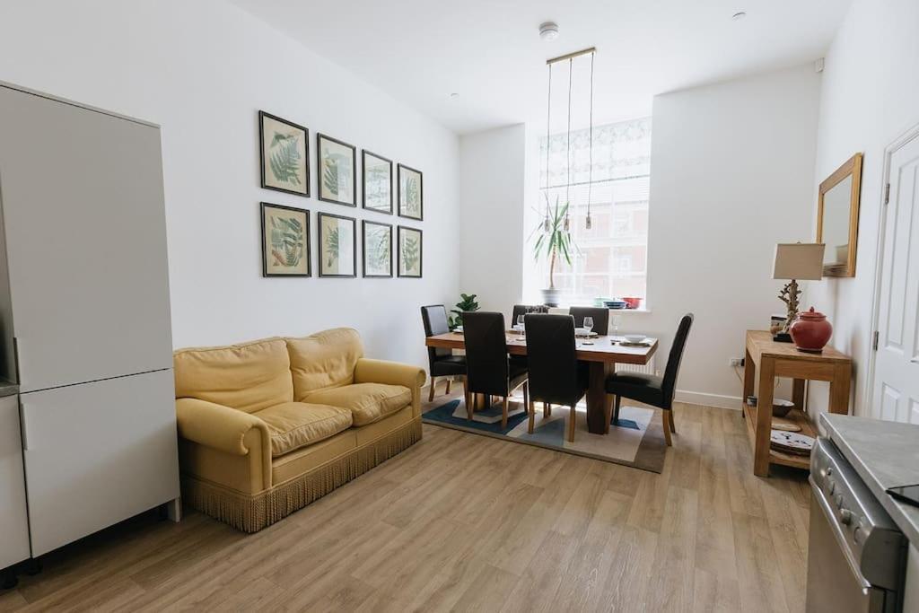 Bobbin Row - Grade 2 Listed Property With A Beautiful Design With Access To Leeds Leeds  Extérieur photo